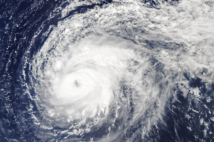 Lorenzo Approaches Ireland