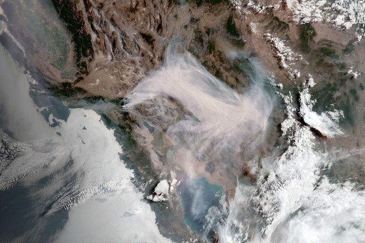 Smoke from Apple Fire Spreads
