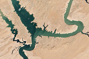 Lake Powell Half Empty