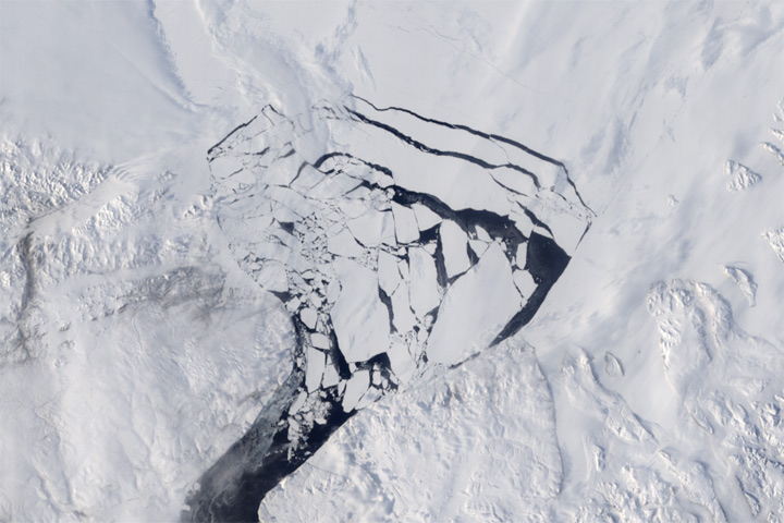 Breakdown of an Ice Arch